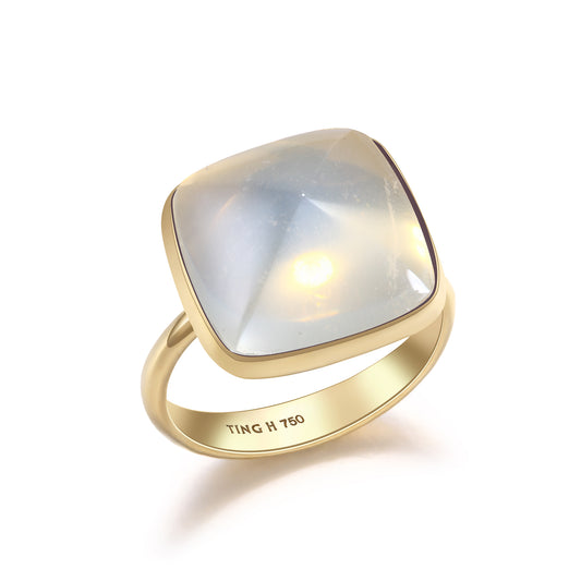 Veil of Dreams | 18K Gold Moonstone Ring
