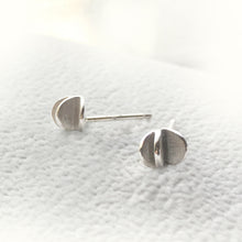 Load image into Gallery viewer, Bloom - mini petals earring 925silver
